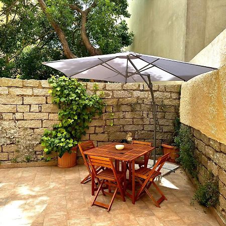 Spacious 3-Bedroom Apartment With Courtyard In Tempio Pausania - Perfect For Families Exteriör bild