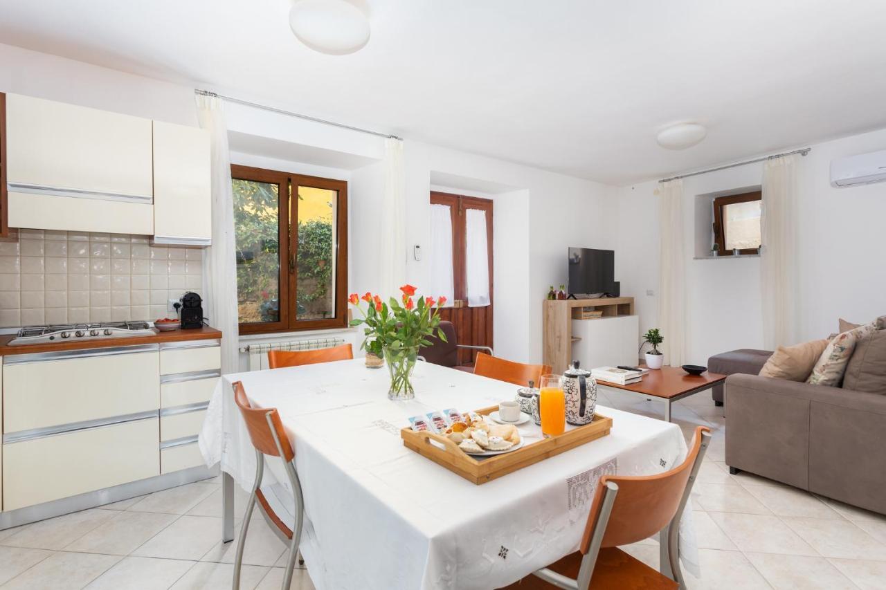 Spacious 3-Bedroom Apartment With Courtyard In Tempio Pausania - Perfect For Families Exteriör bild