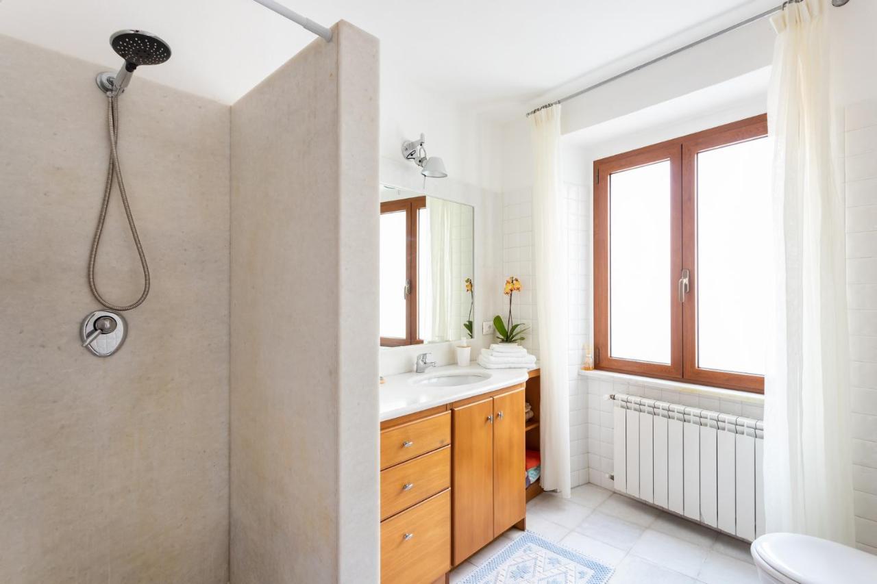 Spacious 3-Bedroom Apartment With Courtyard In Tempio Pausania - Perfect For Families Exteriör bild