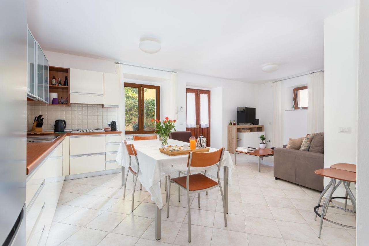 Spacious 3-Bedroom Apartment With Courtyard In Tempio Pausania - Perfect For Families Exteriör bild