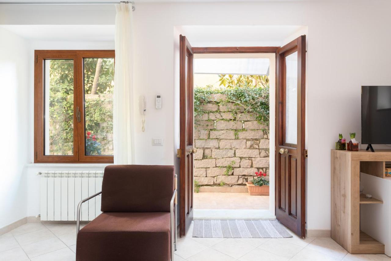 Spacious 3-Bedroom Apartment With Courtyard In Tempio Pausania - Perfect For Families Exteriör bild