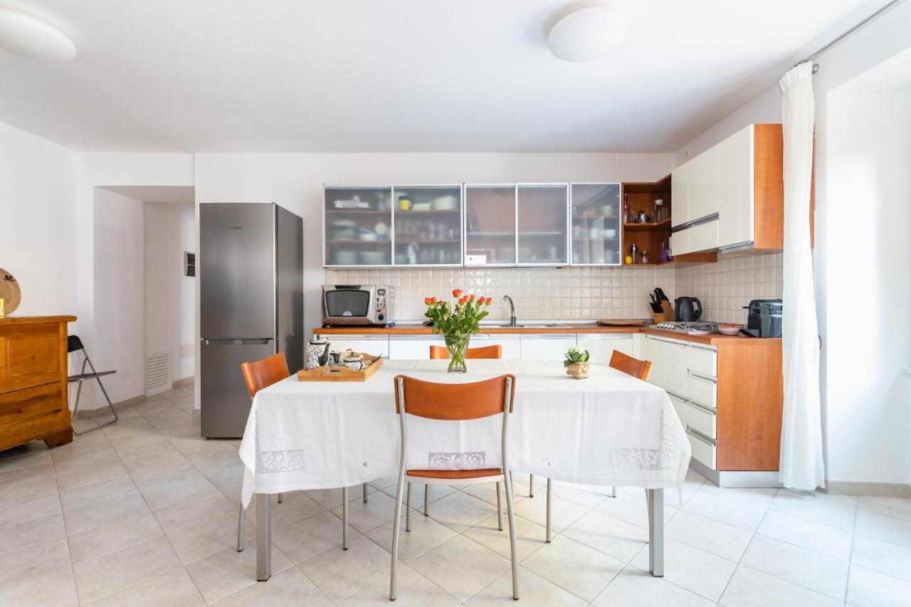 Spacious 3-Bedroom Apartment With Courtyard In Tempio Pausania - Perfect For Families Exteriör bild
