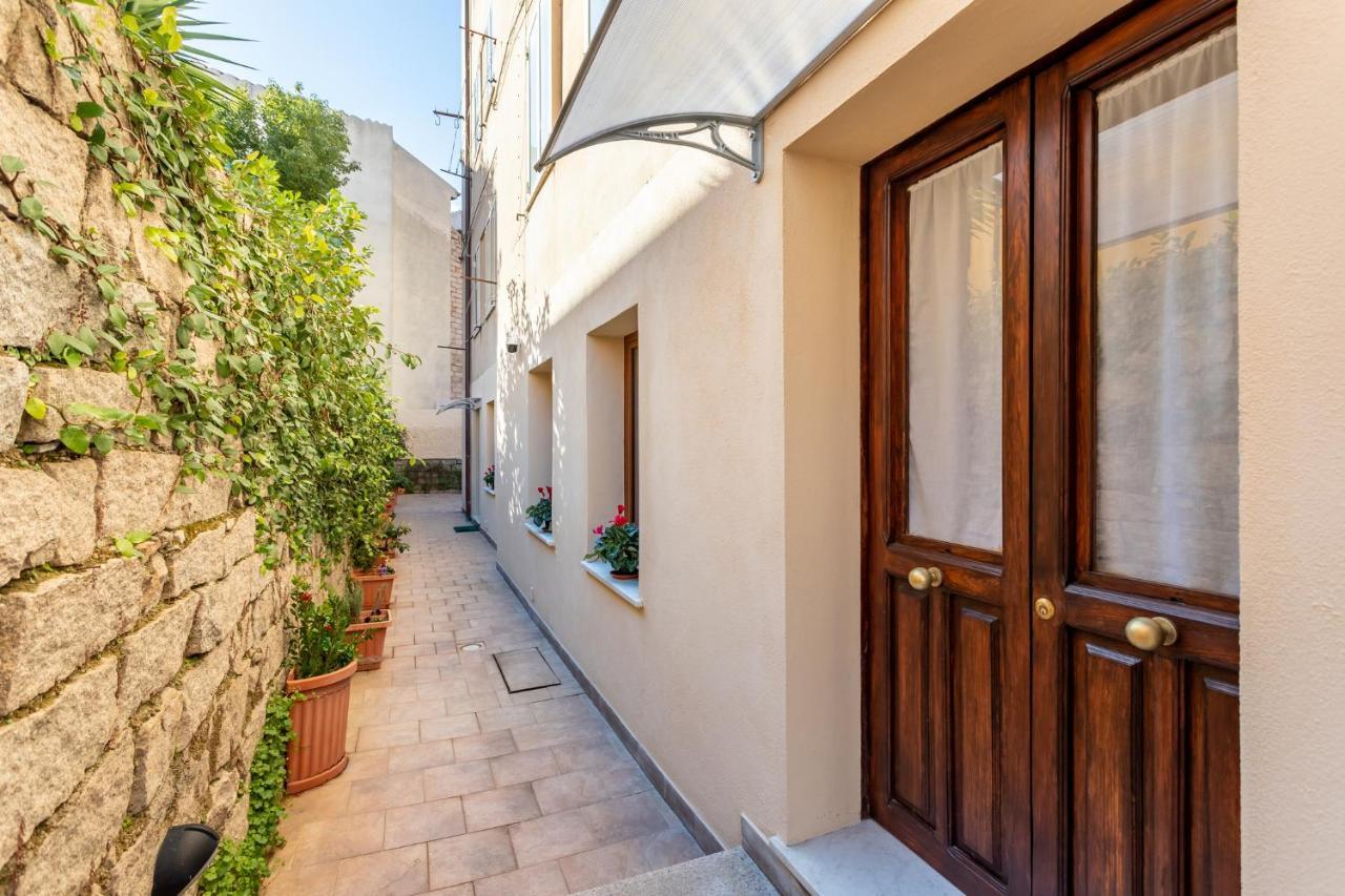 Spacious 3-Bedroom Apartment With Courtyard In Tempio Pausania - Perfect For Families Exteriör bild