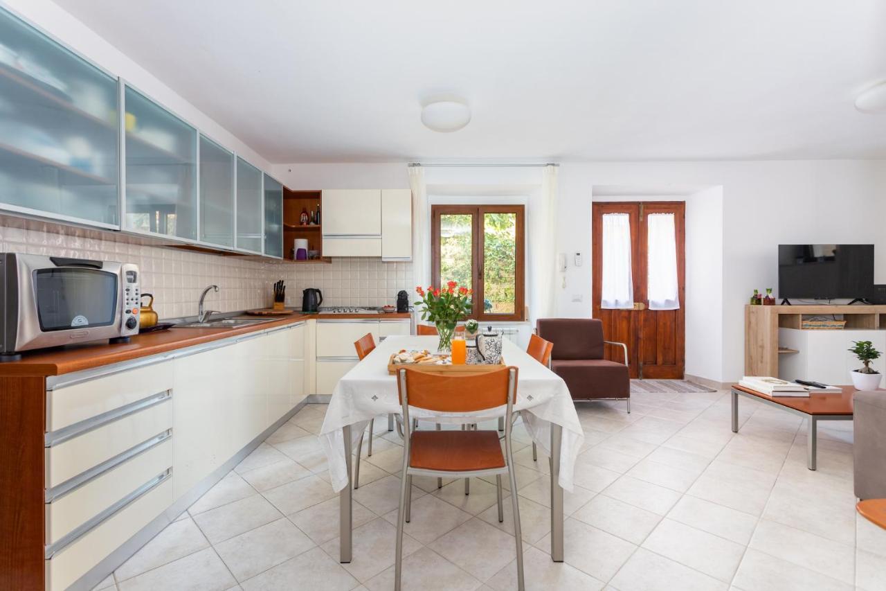 Spacious 3-Bedroom Apartment With Courtyard In Tempio Pausania - Perfect For Families Exteriör bild