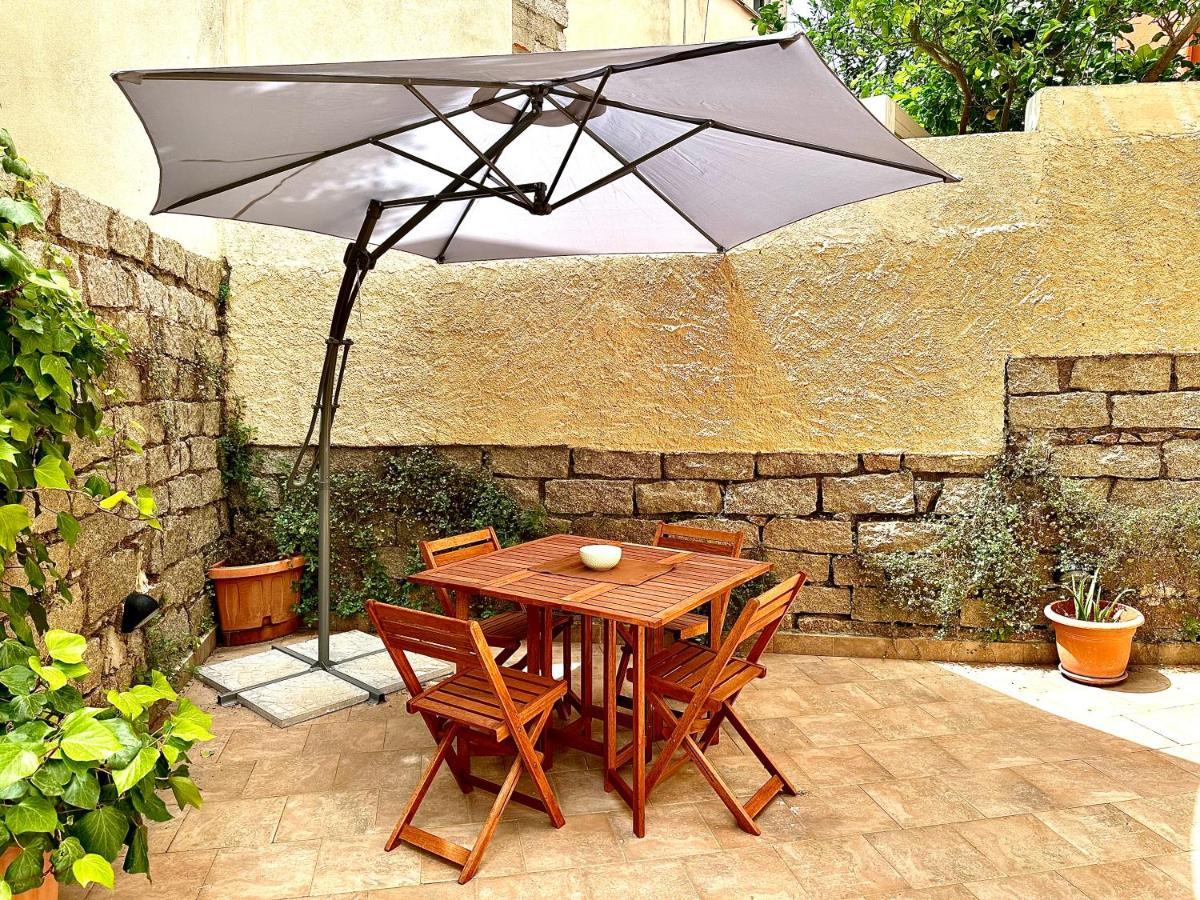 Spacious 3-Bedroom Apartment With Courtyard In Tempio Pausania - Perfect For Families Exteriör bild